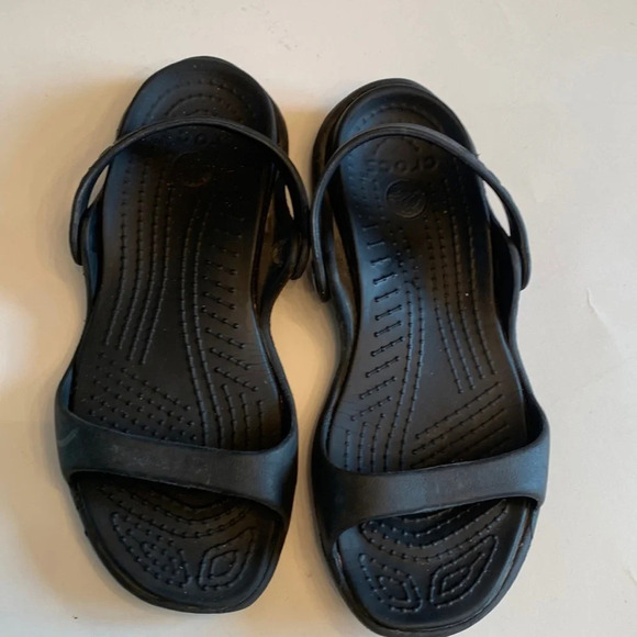 Crocs sandals woman’s size 6 black  with adjustable strap - Picture 1 of 9